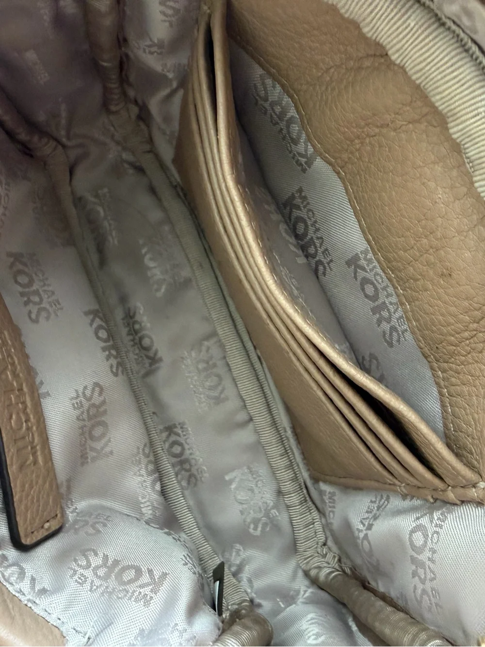 Authentic Michael Kors Jetset Camera bag. Pebbled Leather. Like new.